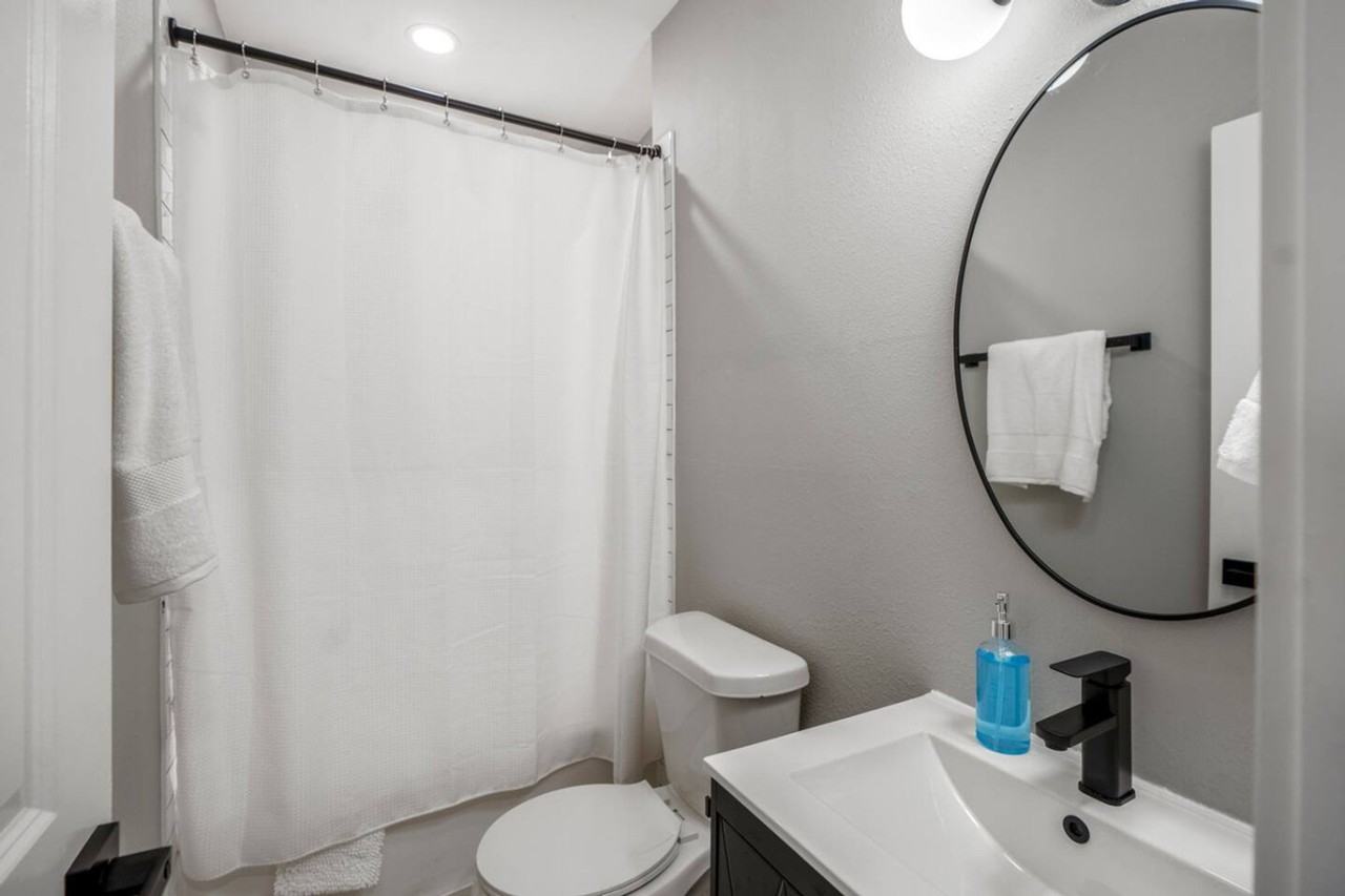 4952 Polk Street - Photo 5 of 36