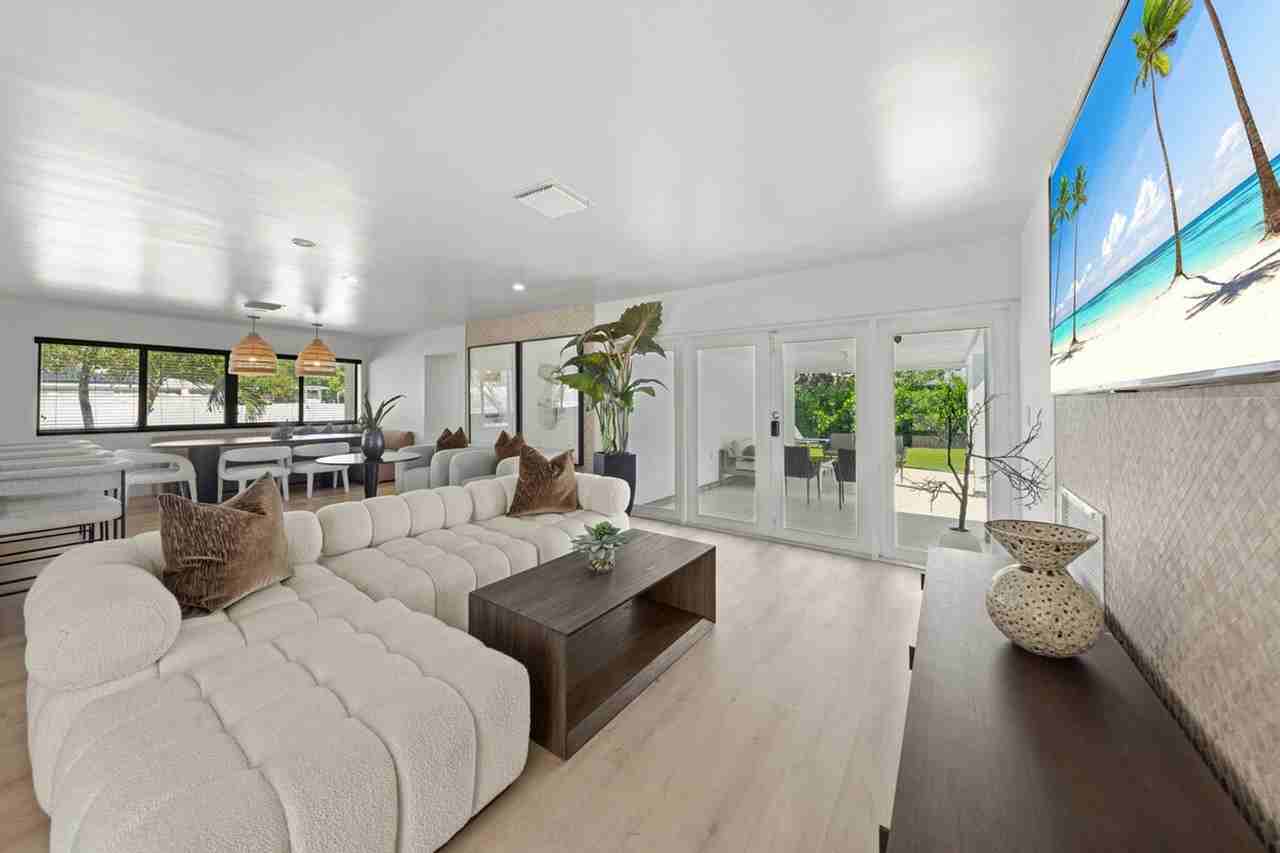 1144 Ne 113th St #1540474P - Photo 3 of 42