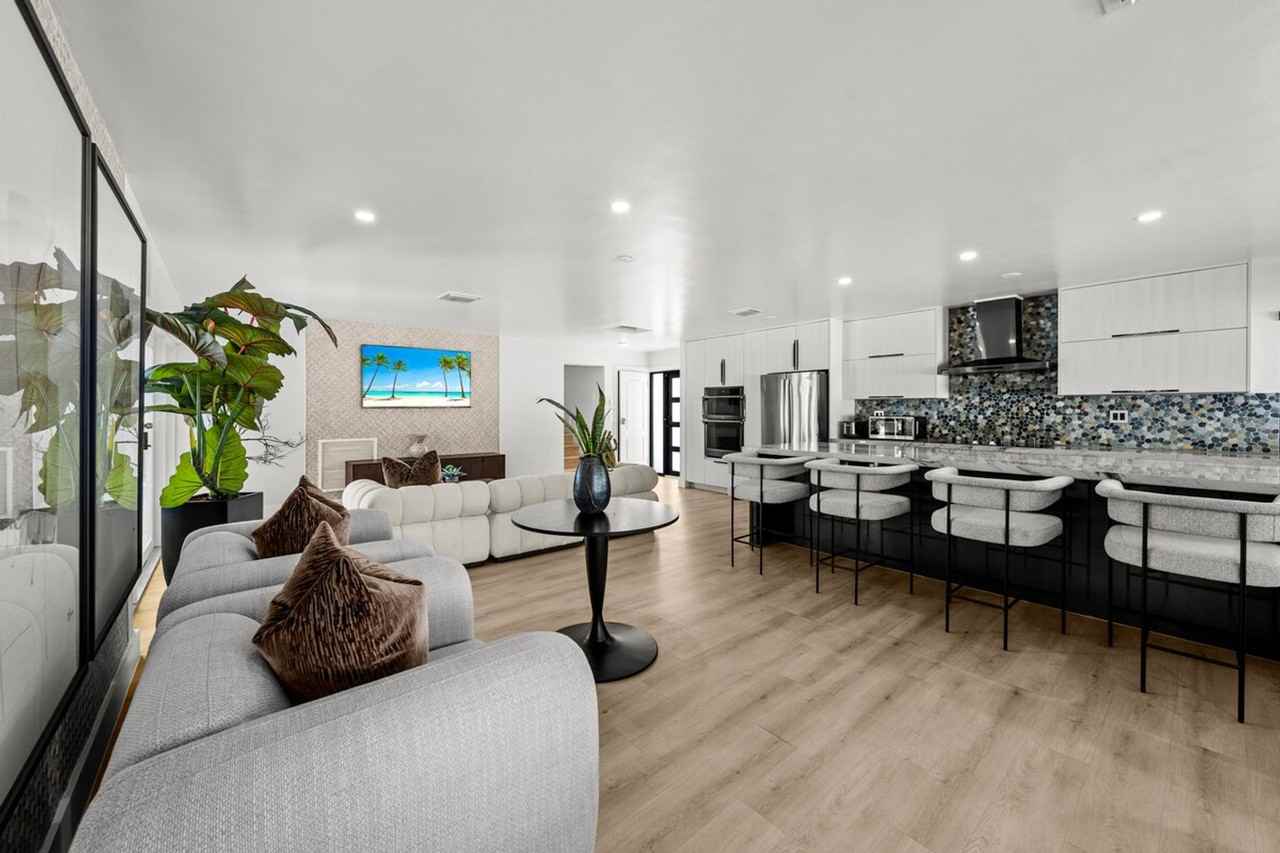 1144 Ne 113th St #1540474P - Photo 5 of 42
