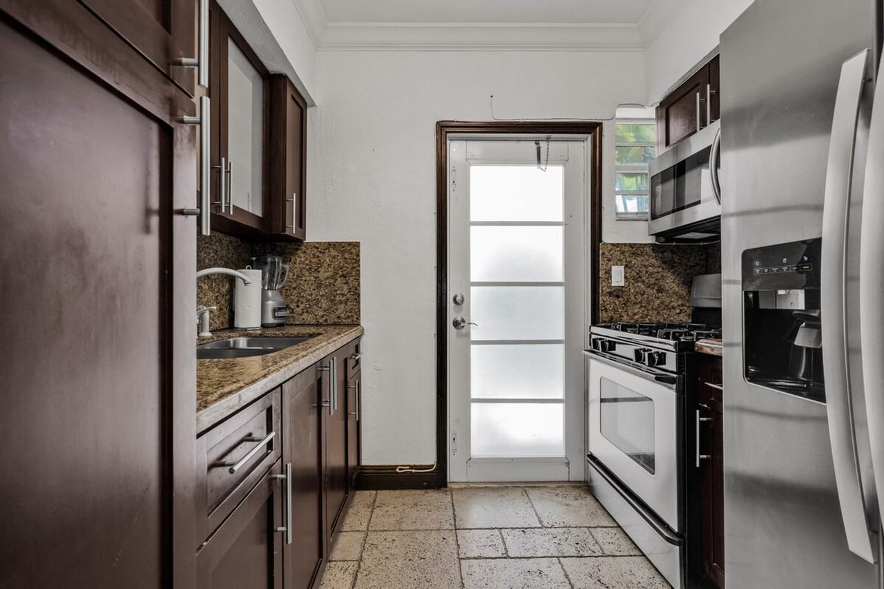 841 19th St #1540491P - Photo 3 of 13