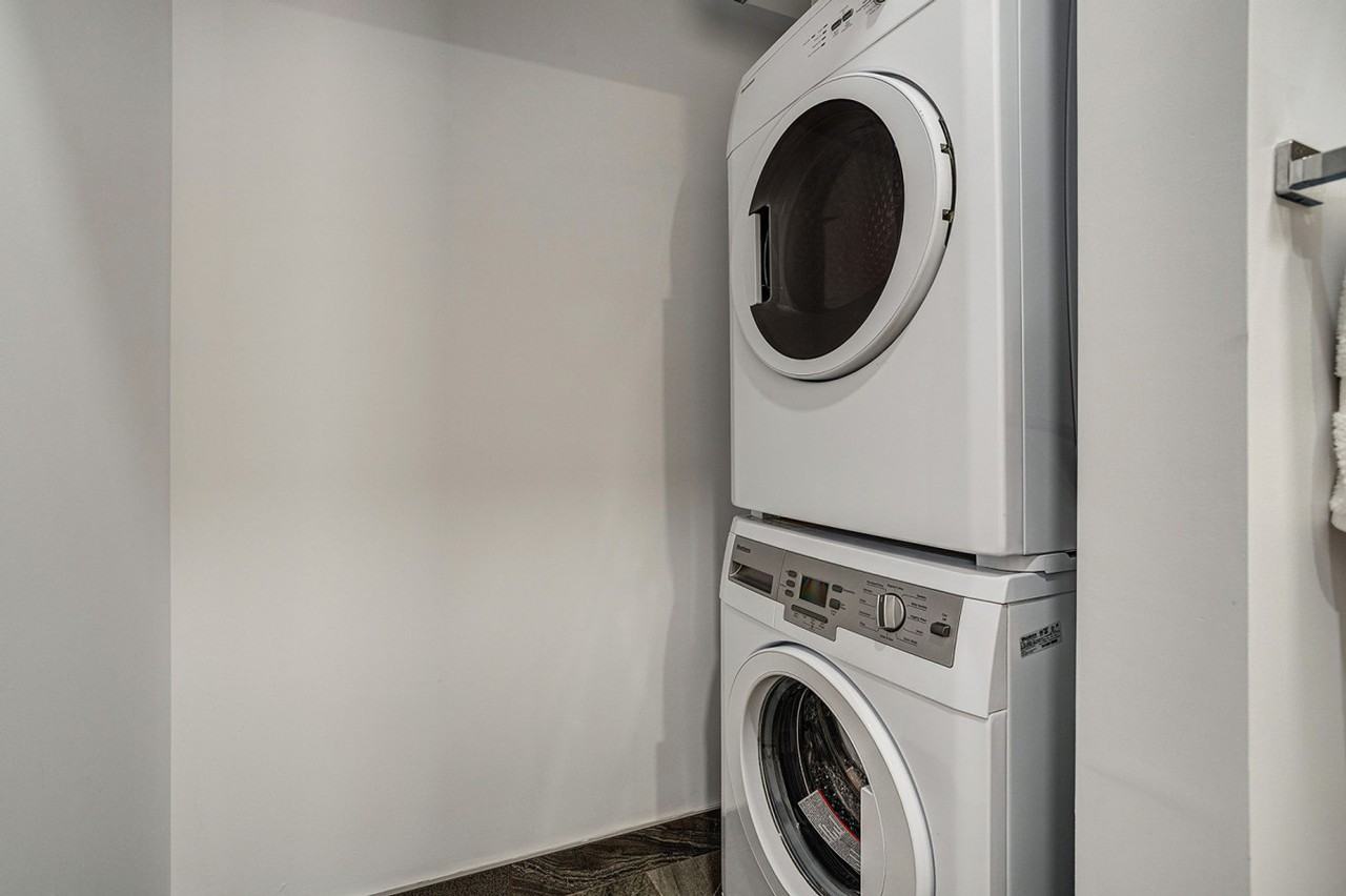 2100 Rue De Bleury #1540760P - Photo 3 of 9