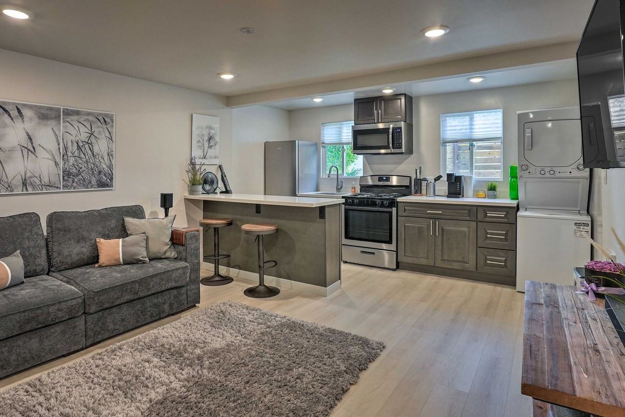 2715 Macarthur Blvd #1545944P - Photo 5 of 22