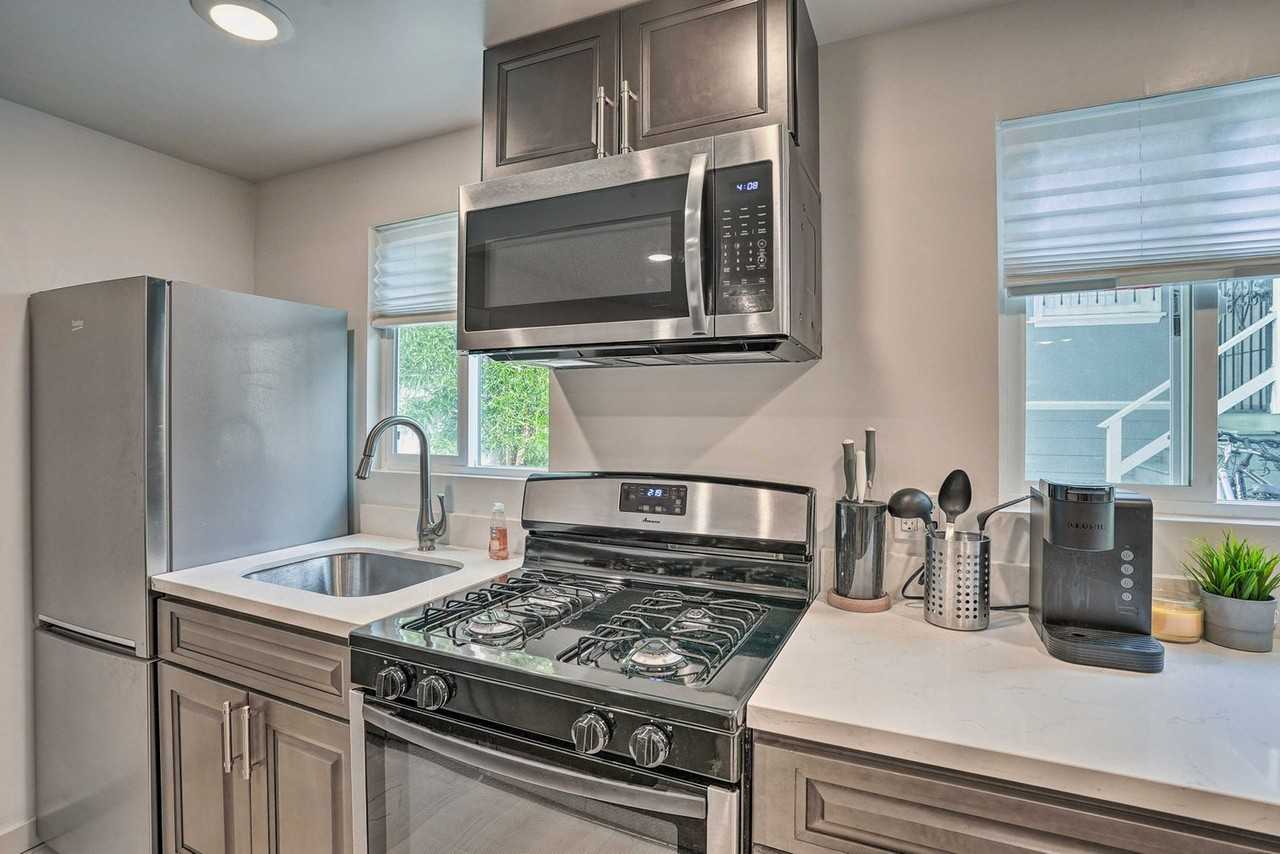 2715 Macarthur Blvd #1545944P - Photo 6 of 22