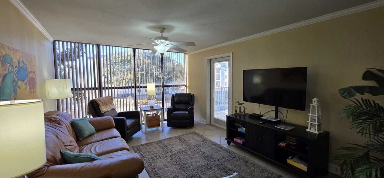 2046 Beach Blvd #1556470P - Photo 3 of 21