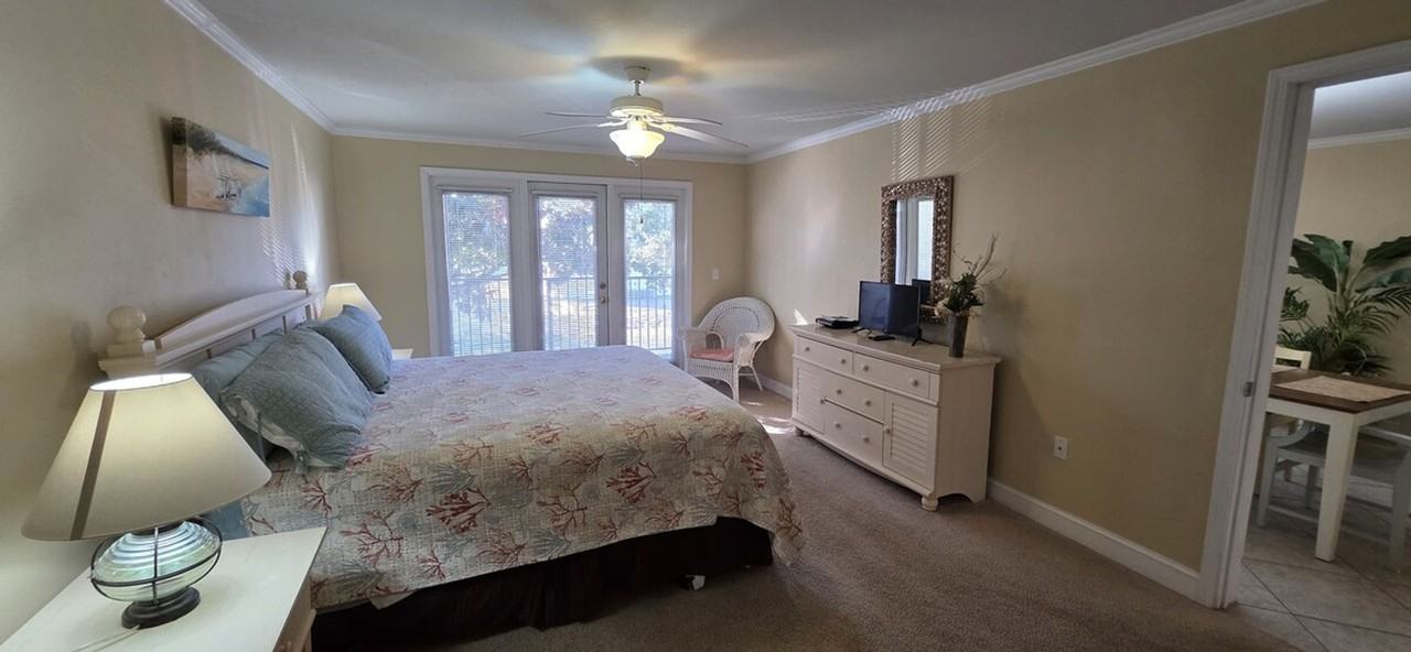 2046 Beach Blvd #1556470P - Photo 6 of 21