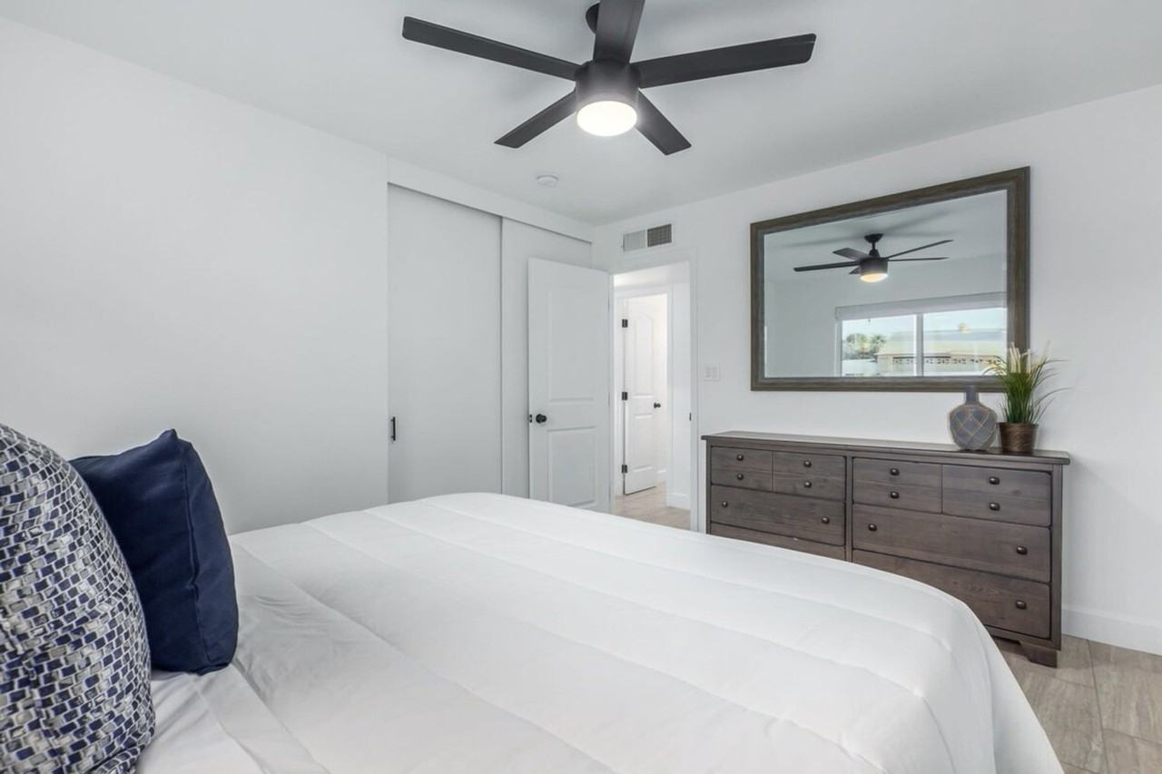 7302 E Coronado Rd #1558678P - Photo 4 of 43