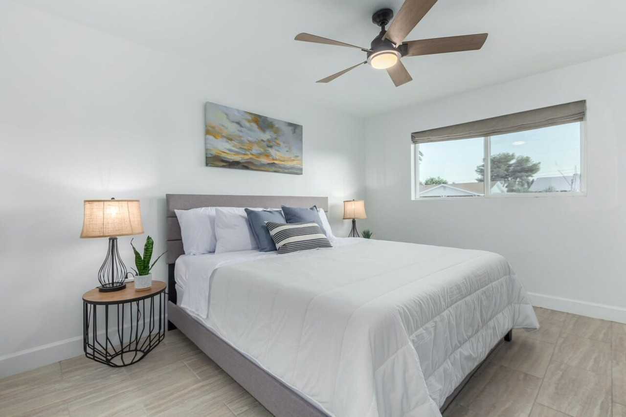 7302 E Coronado Rd #1558678P - Photo 5 of 43