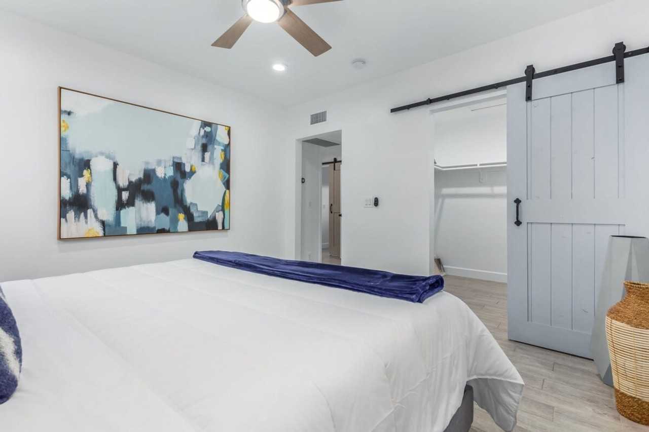 7302 E Coronado Rd #1558678P - Photo 7 of 43