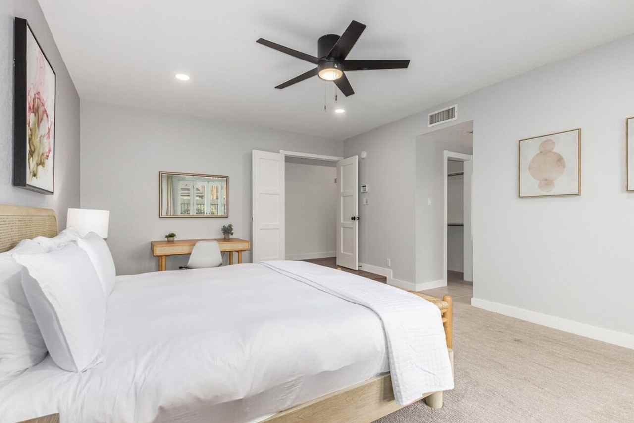 5902 E Corrine Dr #1558626P - Photo 7 of 49