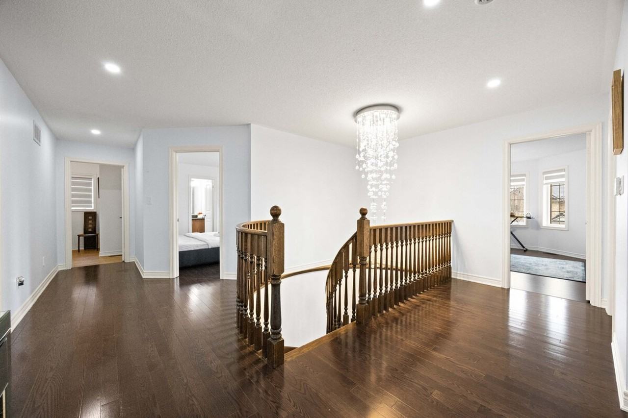 34 Bonnieview Crt #1504446P - Photo 2 of 50