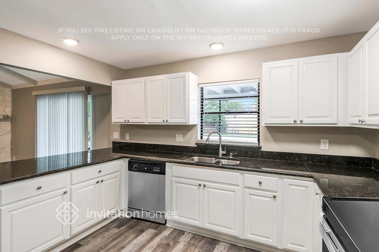 933 Hillrise Dr - Photo 6 of 25