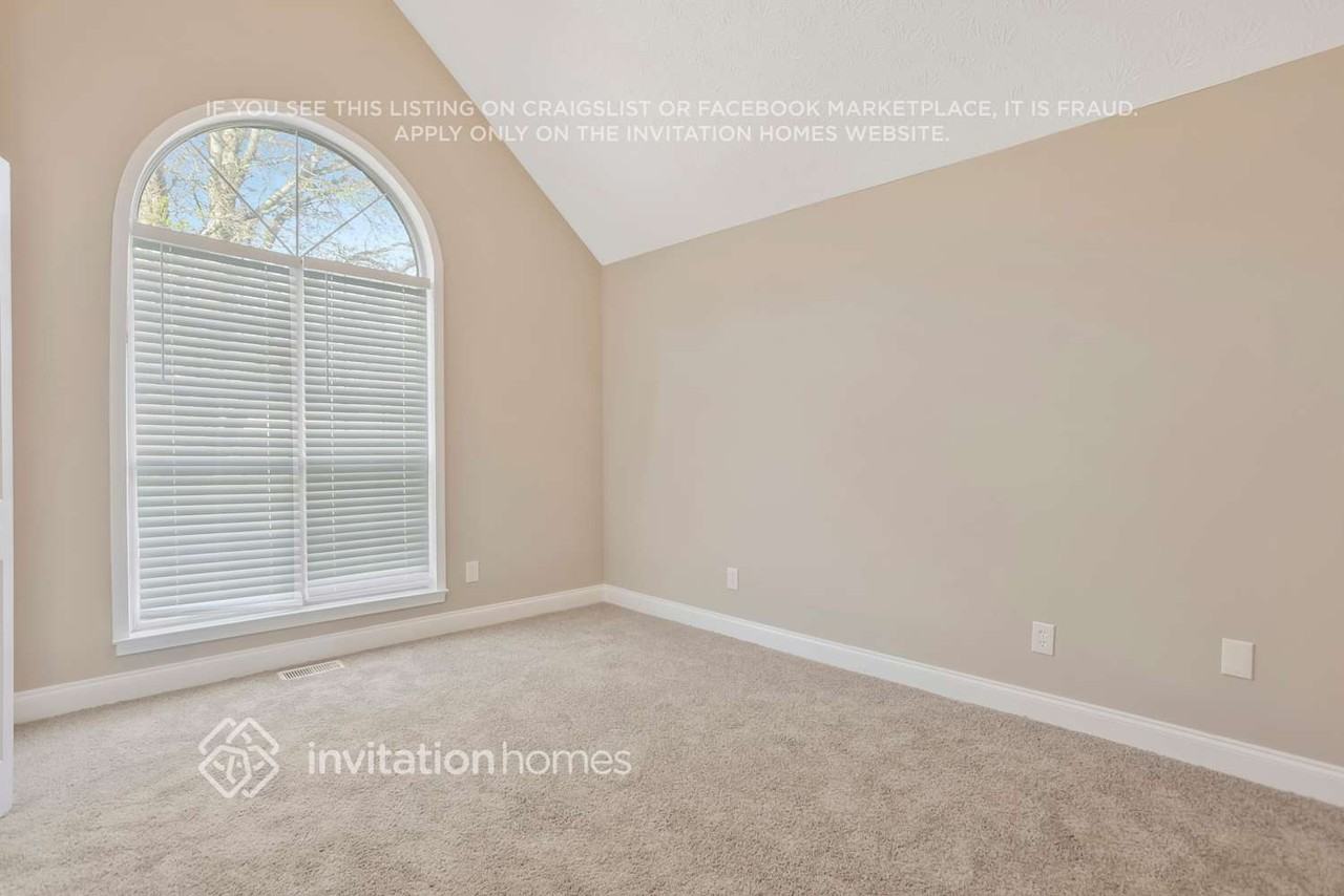 300 Jasmine Dr - Photo 4 of 26