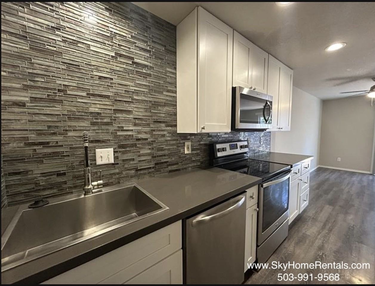 2180 Maplewood Drive South - Photo 4 of 19