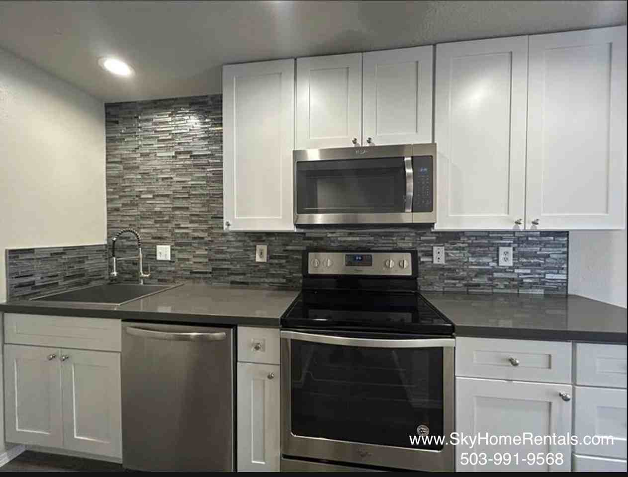 2180 Maplewood Drive South - Photo 5 of 19