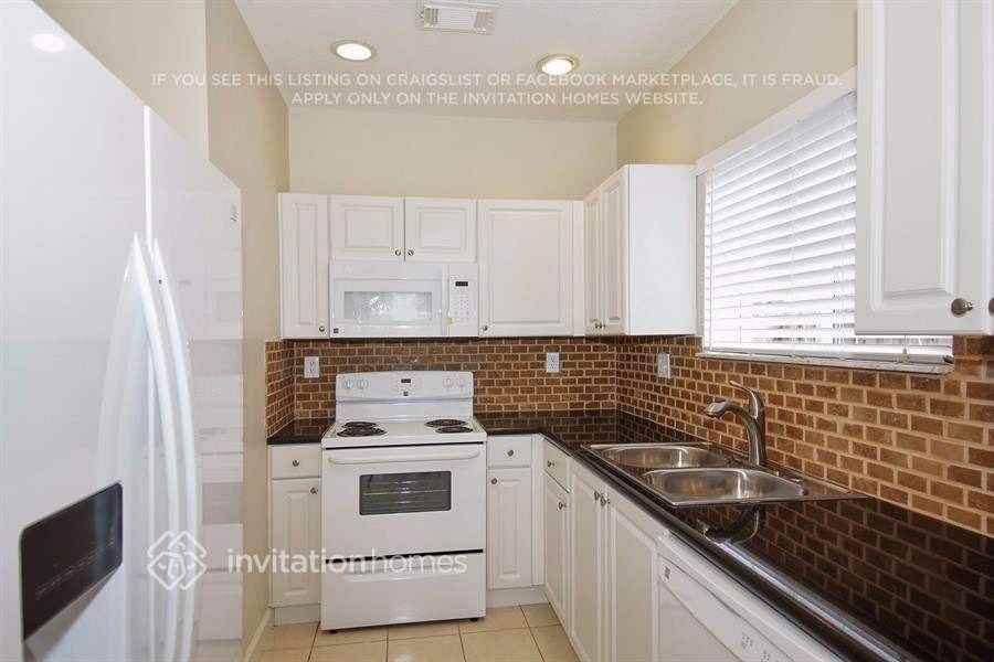 2538 Ne 41st Ave - Photo 6 of 16