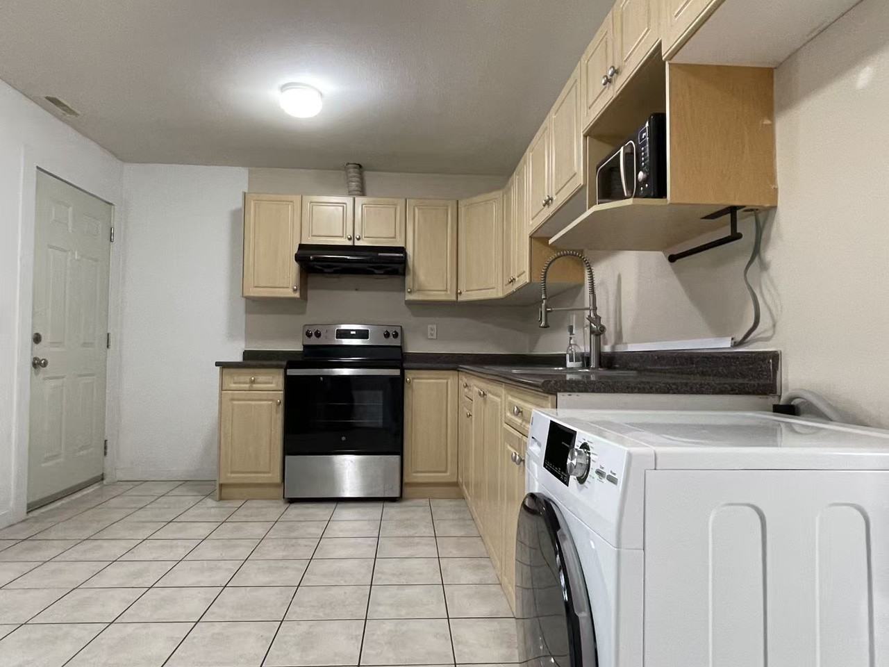 8680 168a St - Photo 6 of 12