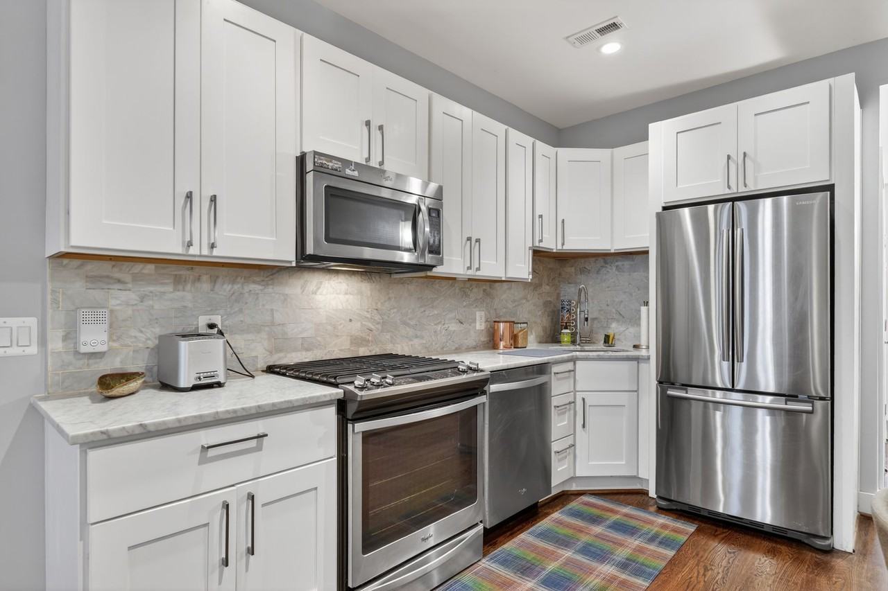 611 2nd St NE #2 - Photo 7 of 15