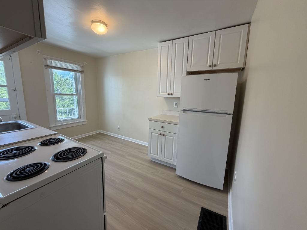 754 State St - Photo 5 of 10