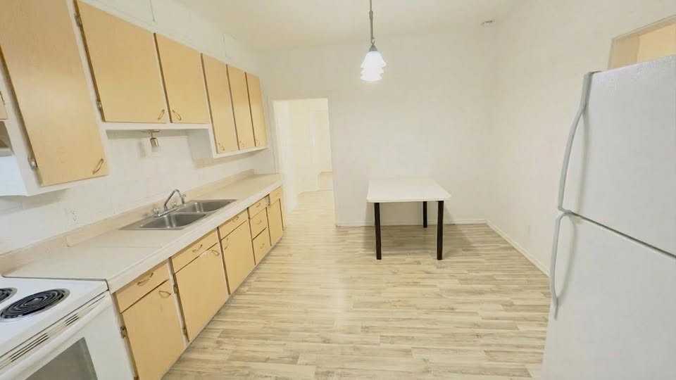 826 Rue Short - Photo 2 of 7
