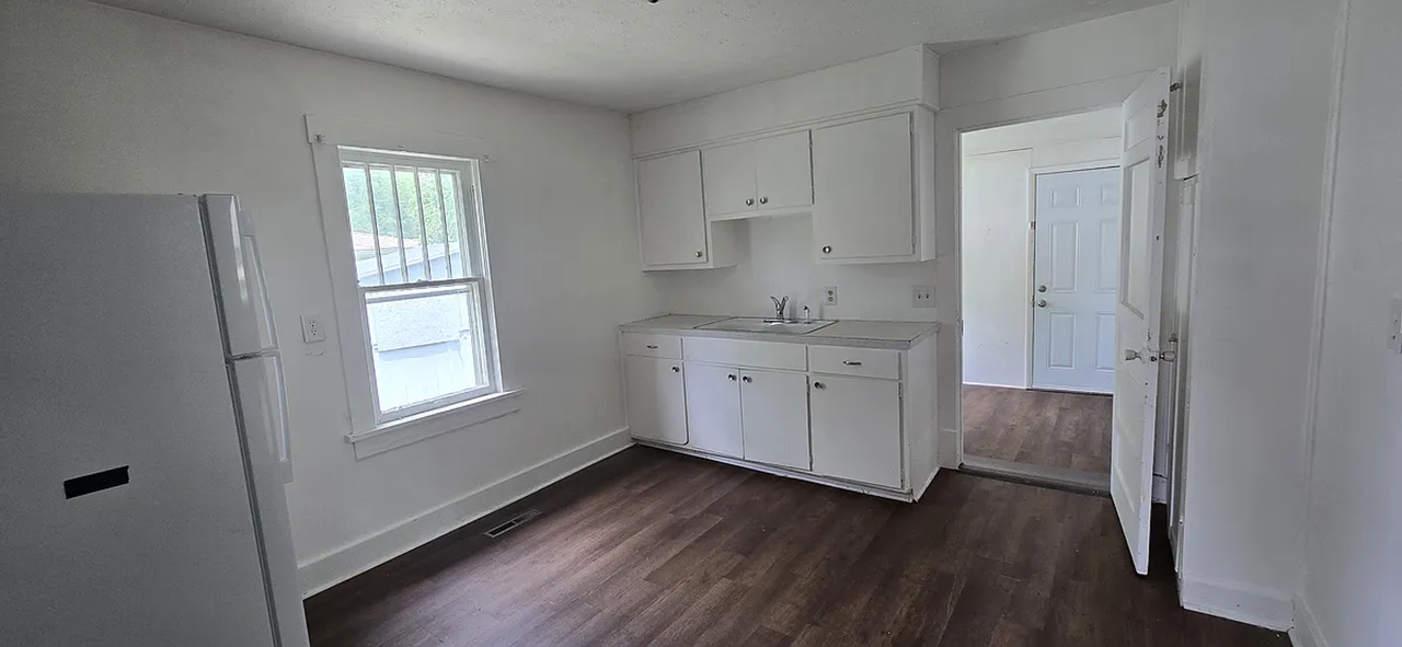 2062 N Albertha Ave - Photo 4 of 10