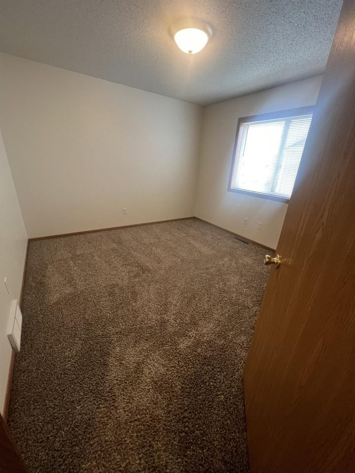 4202 Estate Dr S #1 - Photo 4 of 18