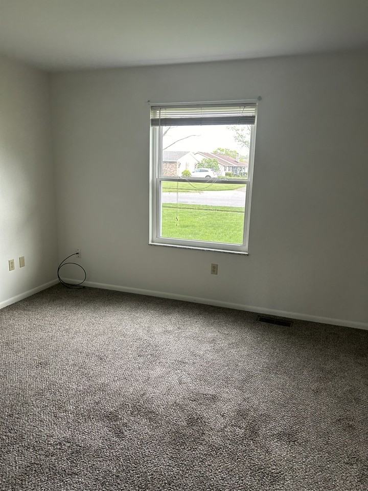 488 Heather St - Photo 3 of 16