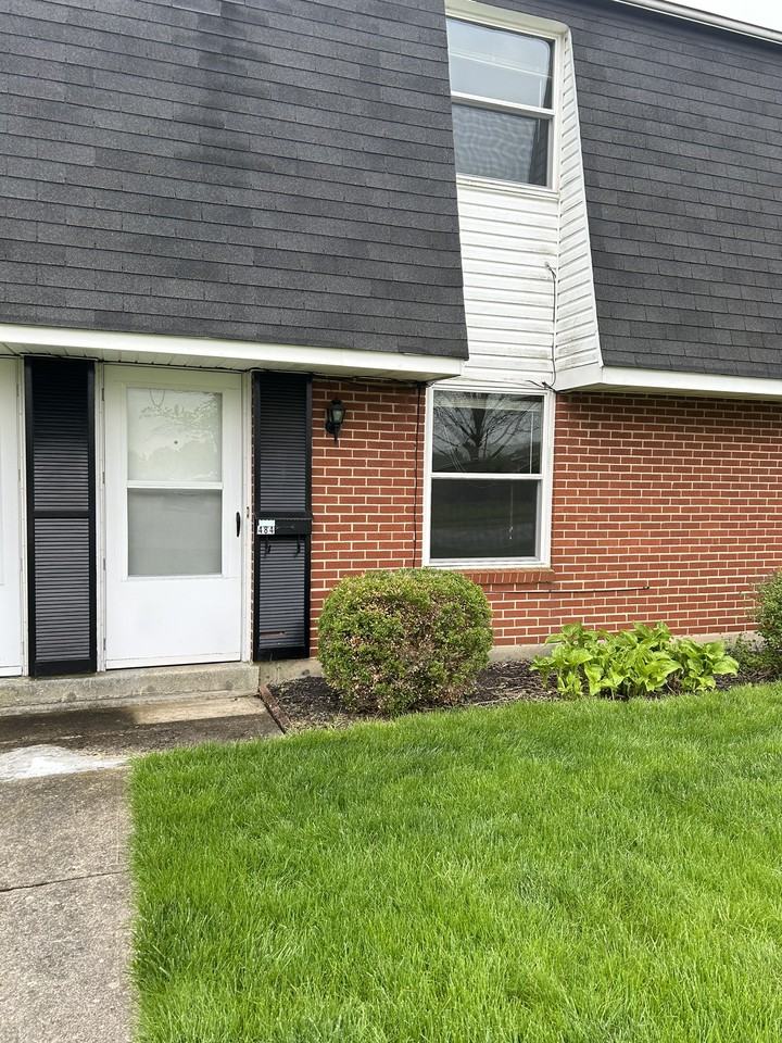 488 Heather St - Photo 4 of 16