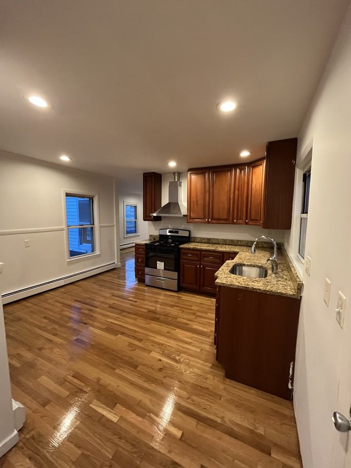 2038 Dorchester Ave #2 - Photo 3 of 18