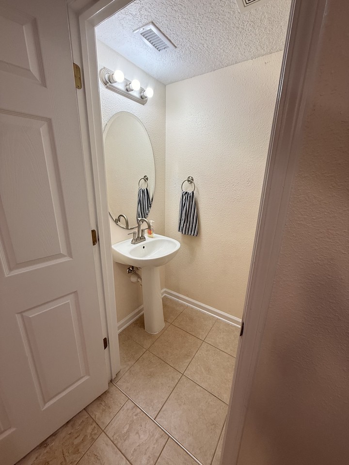 5922 Brice Ct - Photo 5 of 29