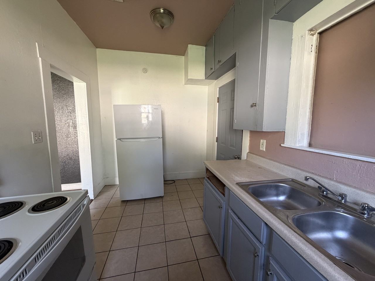3140 Judson St - Photo 2 of 7