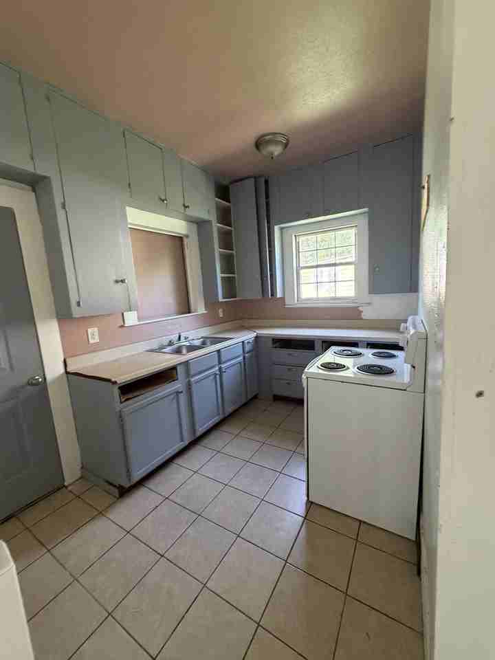 3140 Judson St - Photo 3 of 7