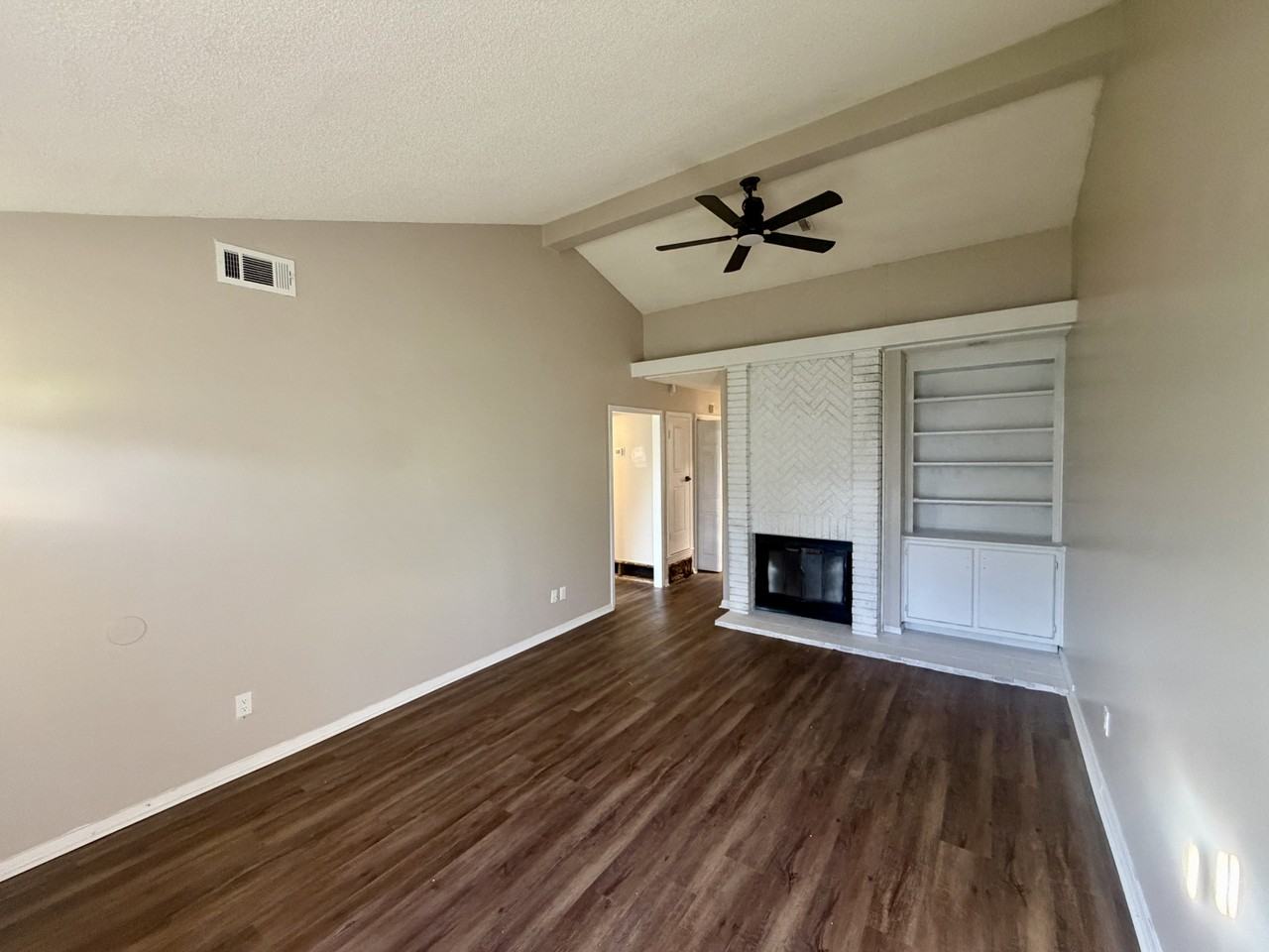 2800 E Hickory Blf - Photo 2 of 14