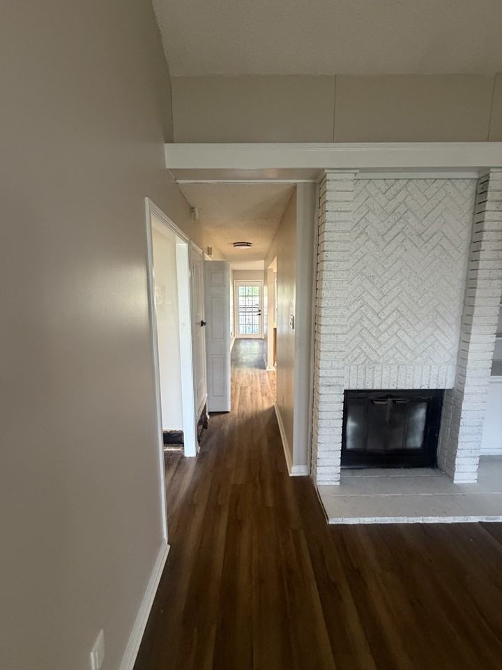2800 E Hickory Blf - Photo 3 of 14