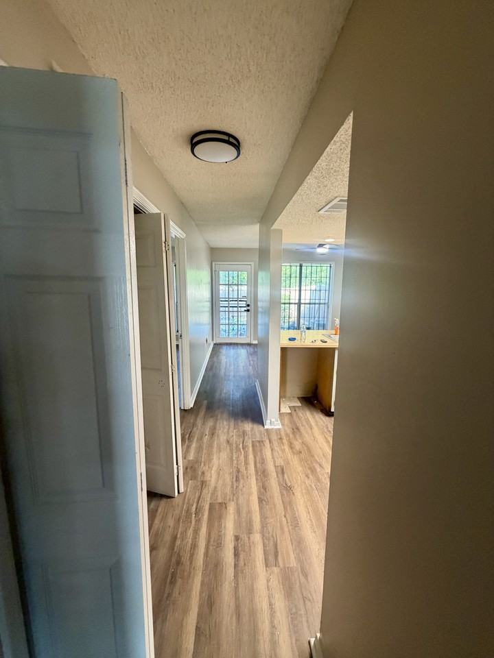 2800 E Hickory Blf - Photo 4 of 14