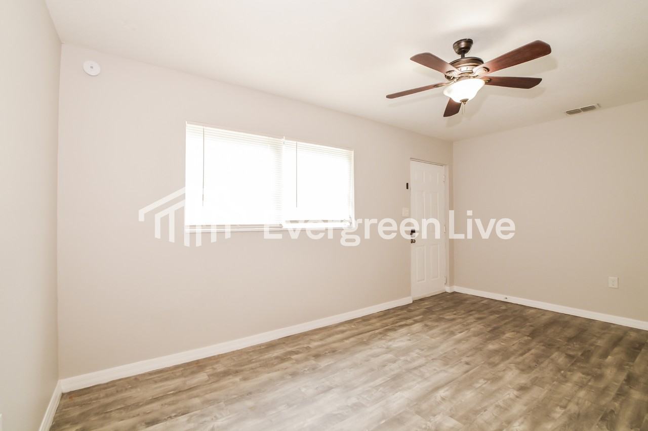 125 Pine Island Dr - Photo 3 of 15