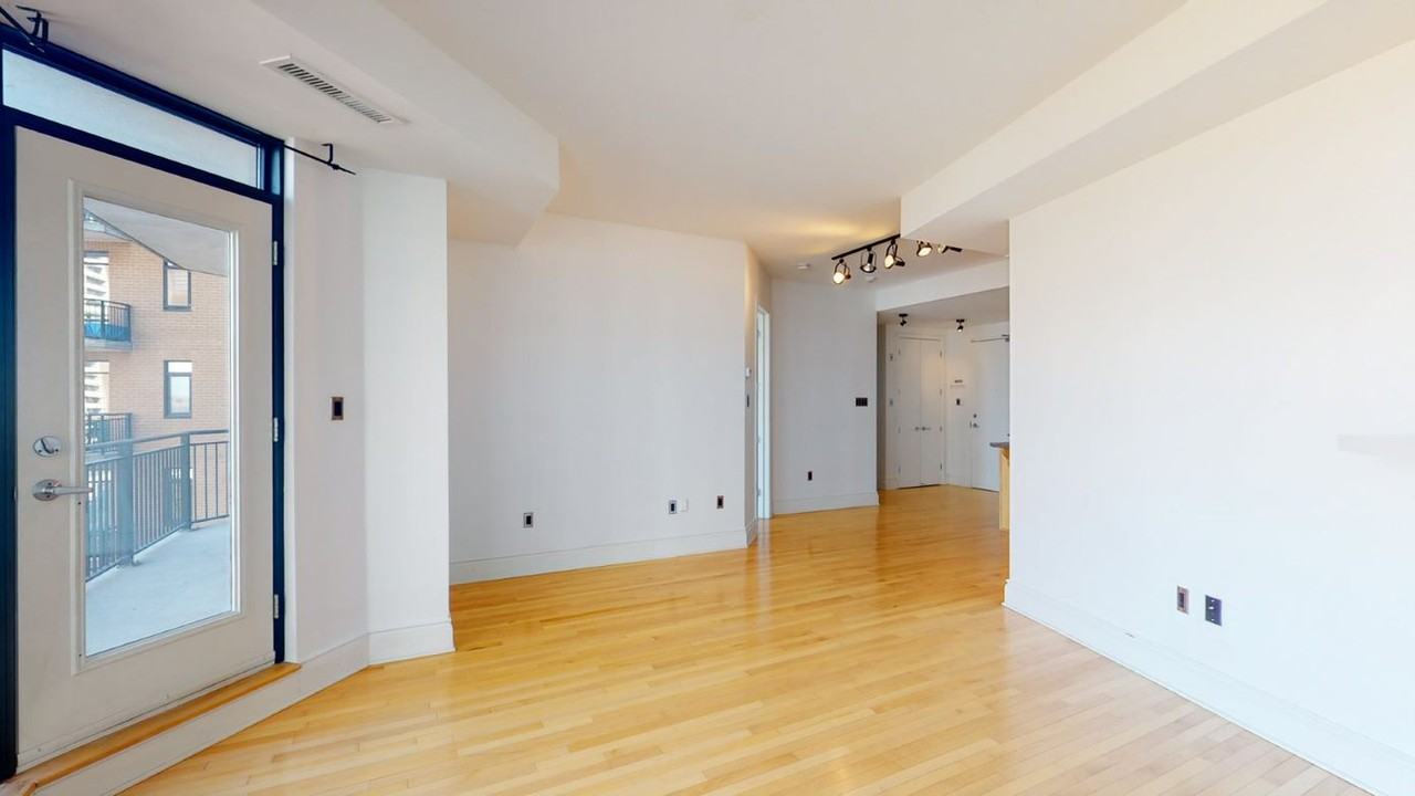 509-420 Berkley - Photo 3 of 10