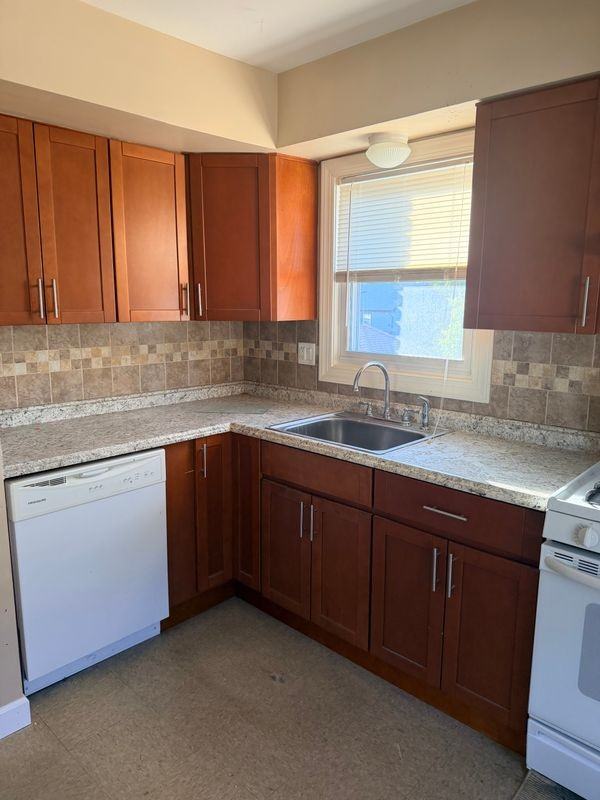 1141 Magie Ave - Photo 2 of 5