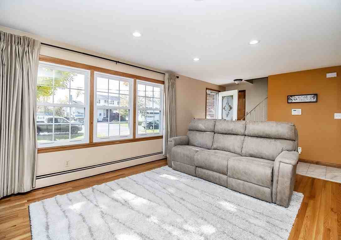 5751 Sunset Ter - Photo 4 of 21