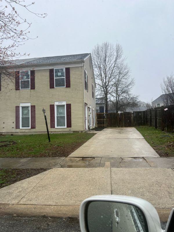 202 Jennifer Dr - Photo 2 of 22