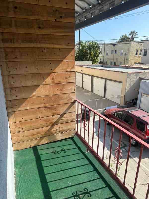 414 N Orange Grove Ave ##1/2 - Photo 3 of 5