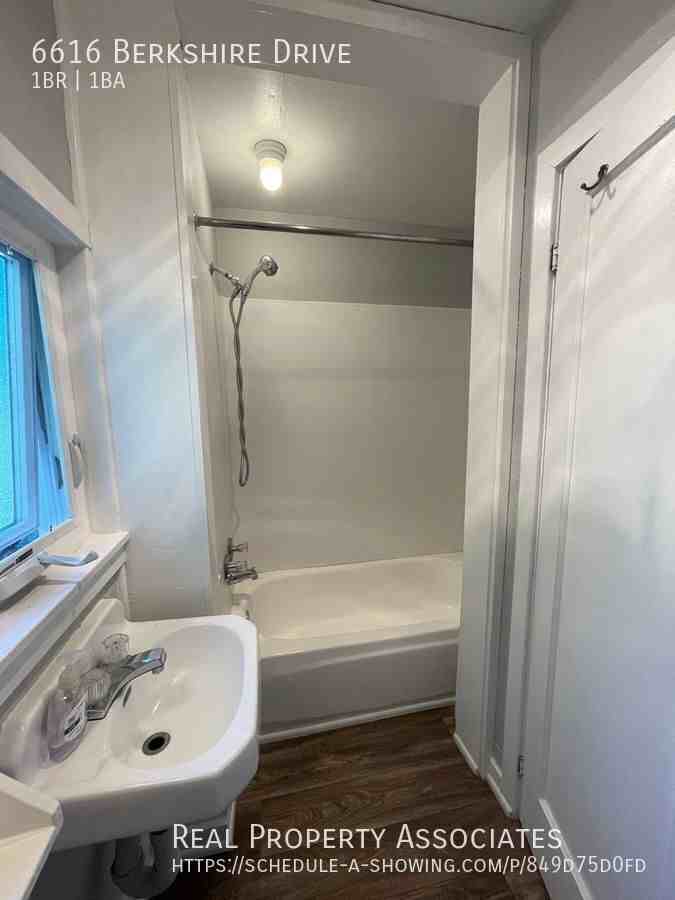 6616 Berkshire Dr - Photo 4 of 14