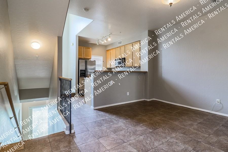 747 N Port Dr - Photo 5 of 19