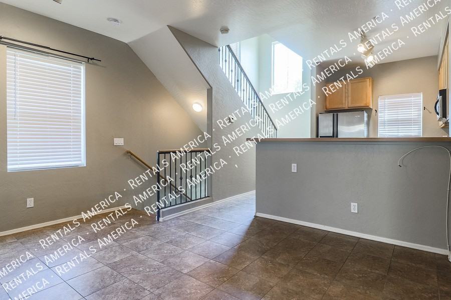 747 N Port Dr - Photo 6 of 19