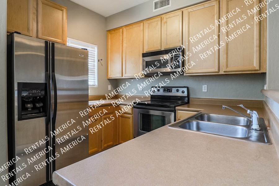 747 N Port Dr - Photo 7 of 19