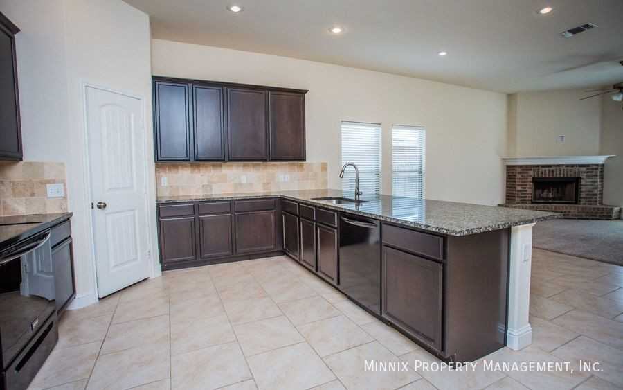 7043 94th St - Photo 5 of 40