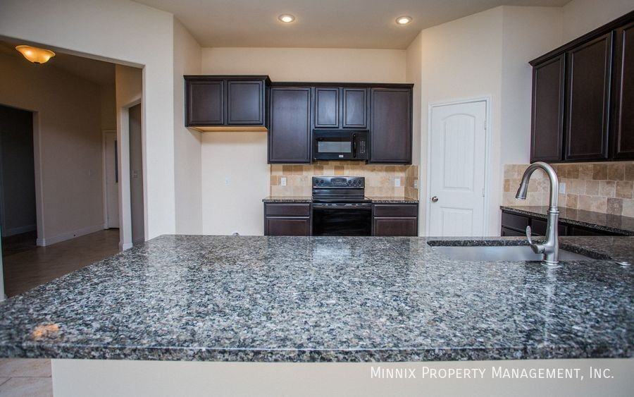 7043 94th St - Photo 6 of 40