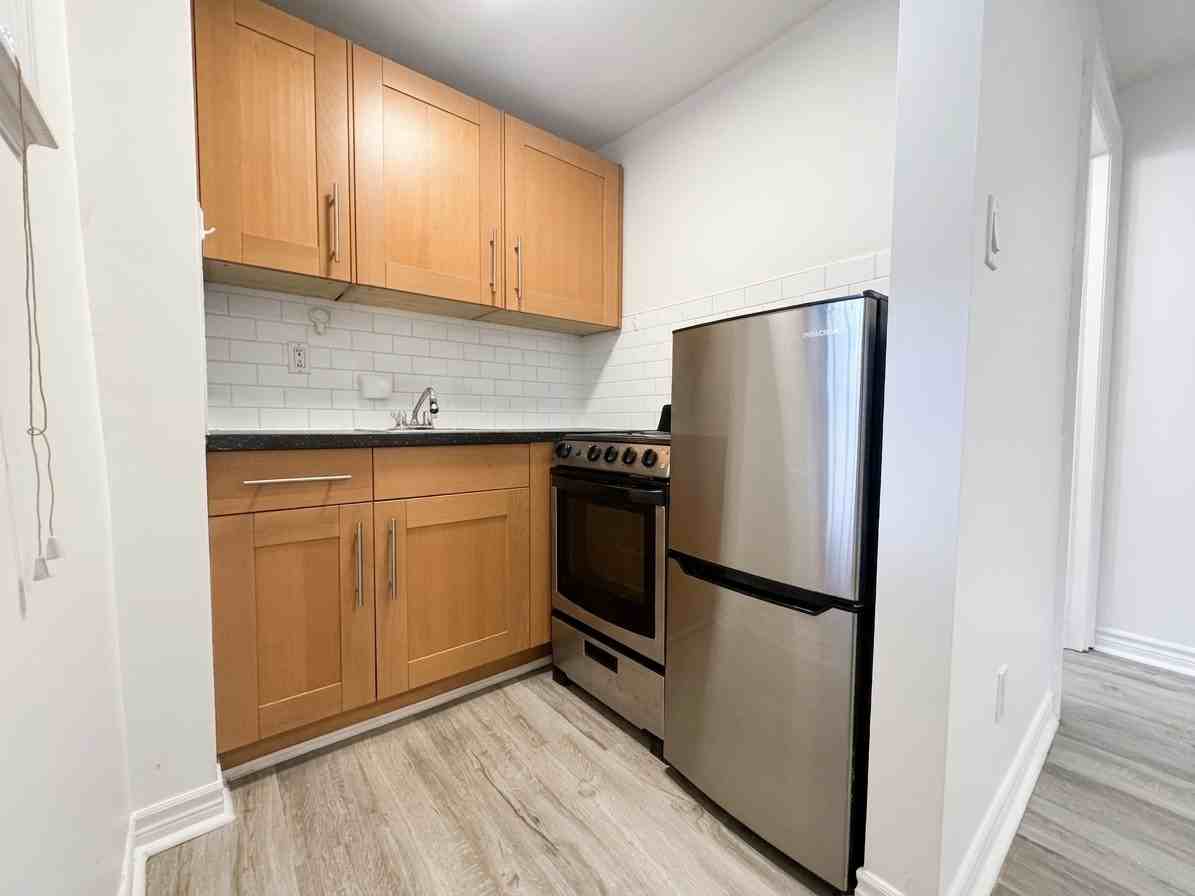 492 Montrose Ave #26 - Photo 2 of 18
