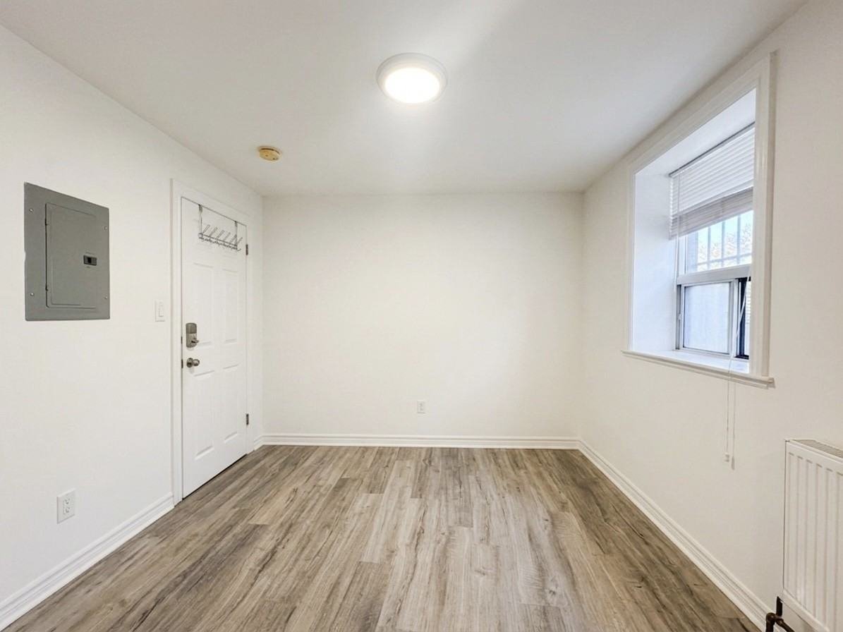 492 Montrose Ave #26 - Photo 5 of 18