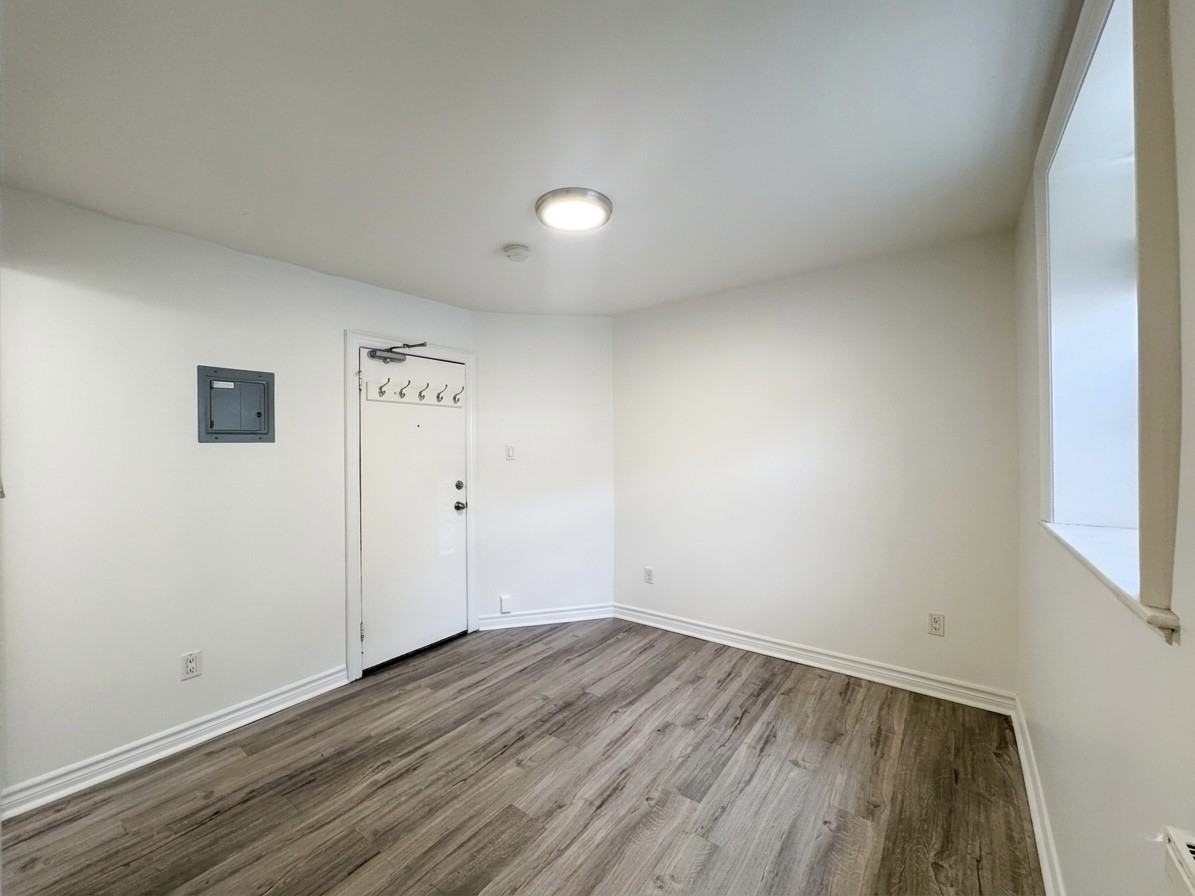492 Montrose Ave #26 - Photo 6 of 18