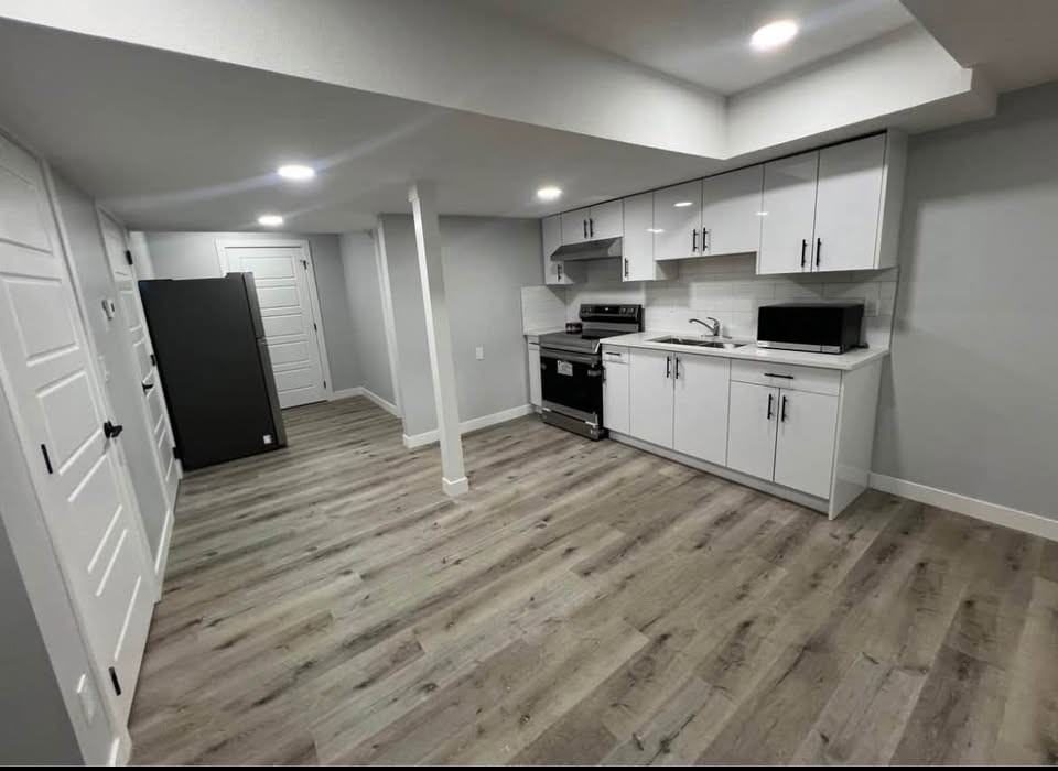 3316 160 St Sw - Photo 2 of 13